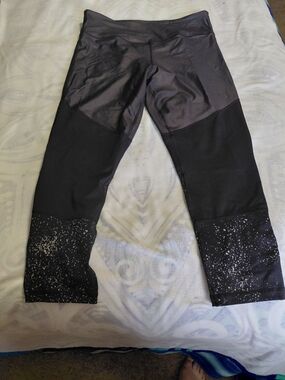 Zyia Black Athletic Capris with Reflective Ankles